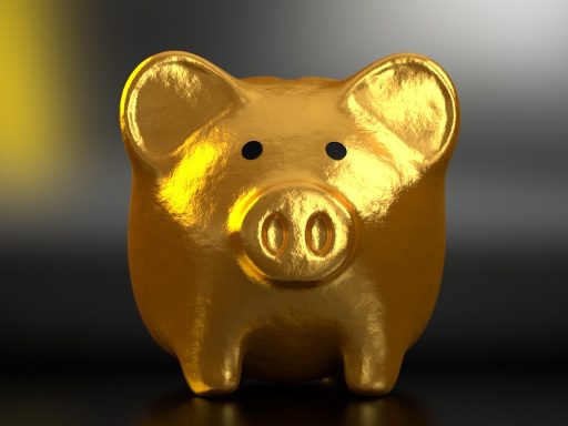 Spaarpot naast munten en bankdocumenten als symbool voor pensioensparen